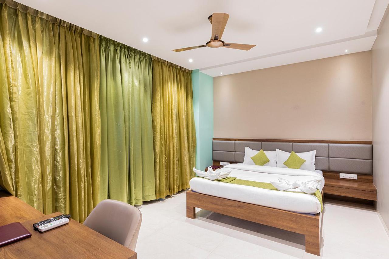 Hotel Seven Oaks Navi Mumbai Exterior foto